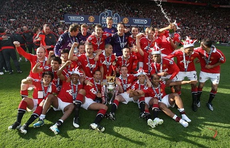 前锋在射门 前锋在射门